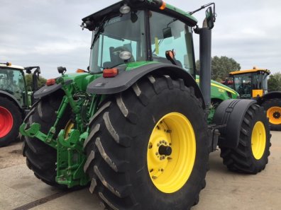 John Deere 8530
