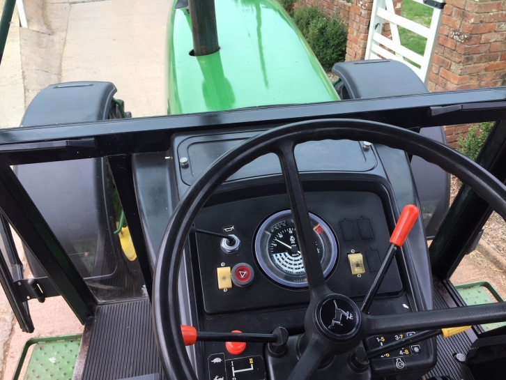 John Deere 3140