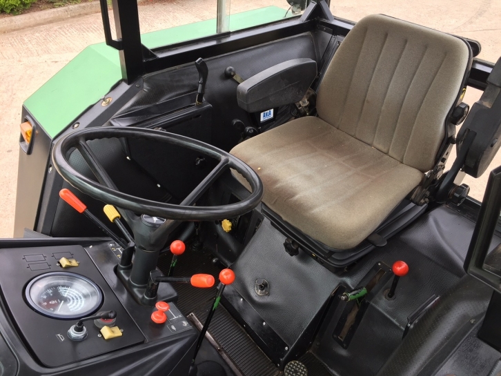 John Deere 3140