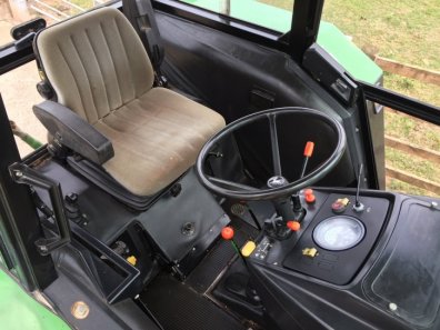 John Deere 3140