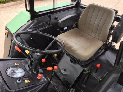 John Deere 3140