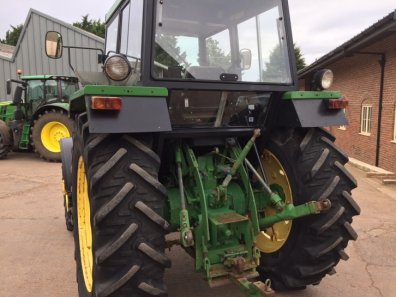 John Deere 3140