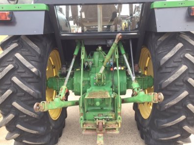 John Deere 3140