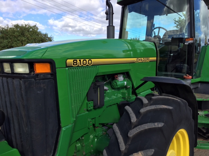 John Deere 8100