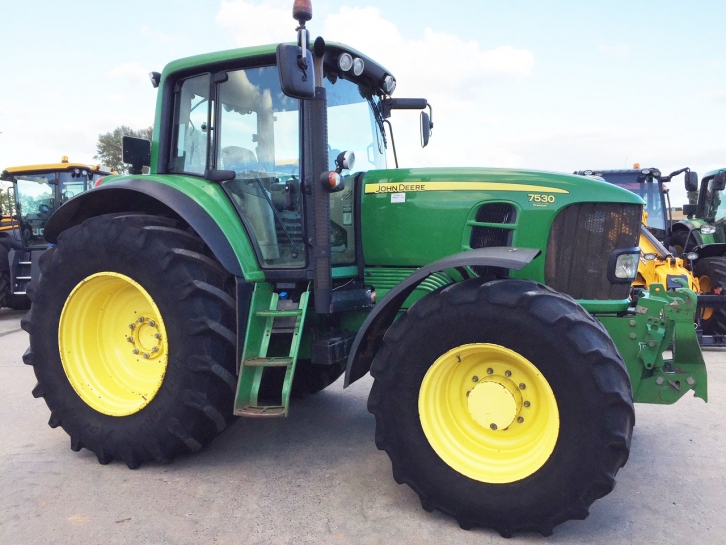 John Deere 7530