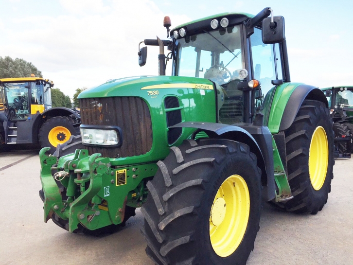 John Deere 7530