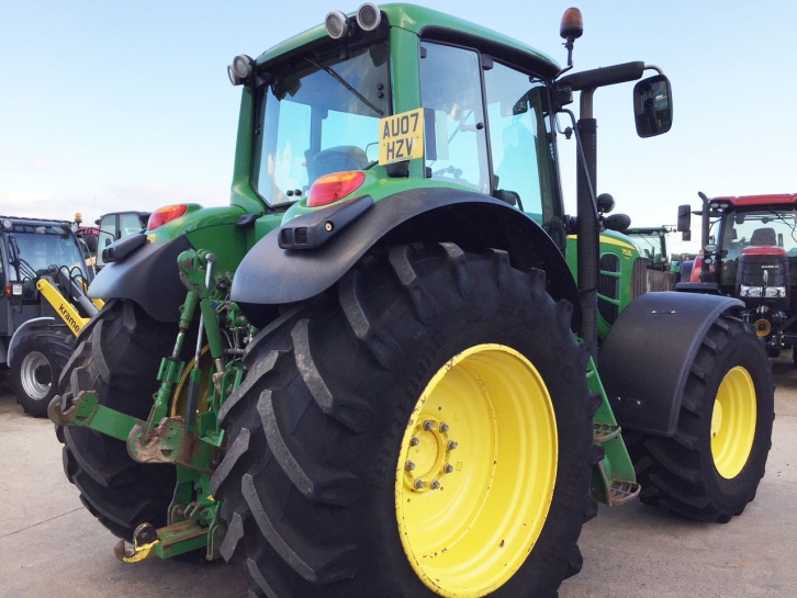 John Deere 7530