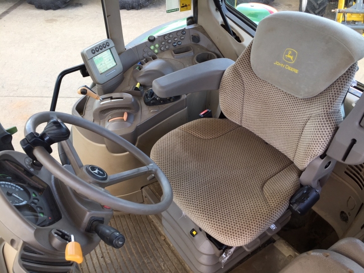 John Deere 7530