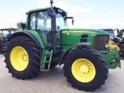 John Deere 7530