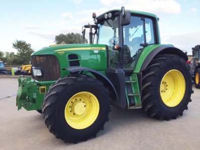 John Deere 7530