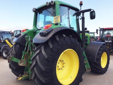 John Deere 7530