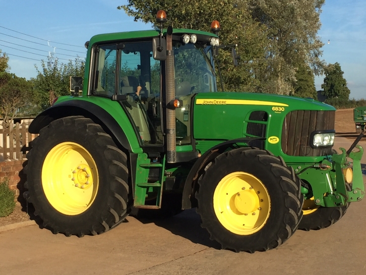 John Deere 6830