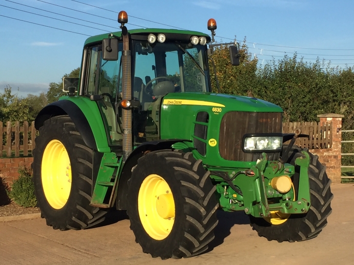 John Deere 6830