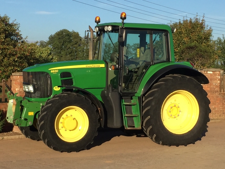 John Deere 6830