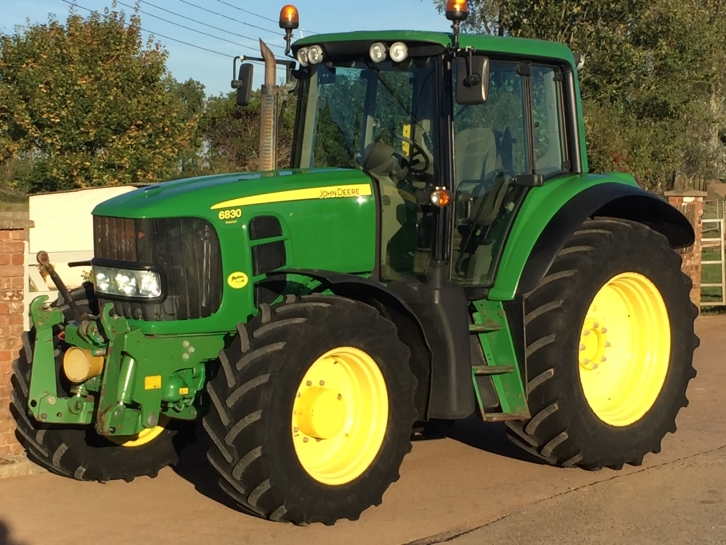 John Deere 6830