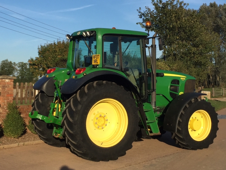 John Deere 6830
