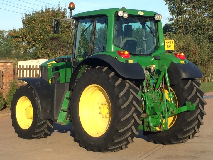 John Deere 6830