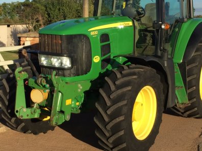 John Deere 6830