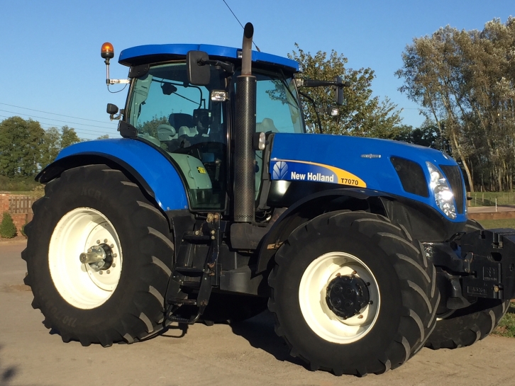 New Holland T7070