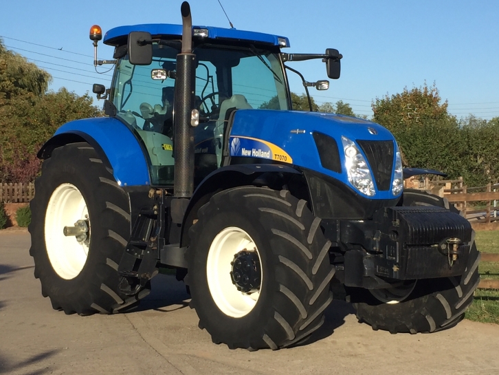 New Holland T7070