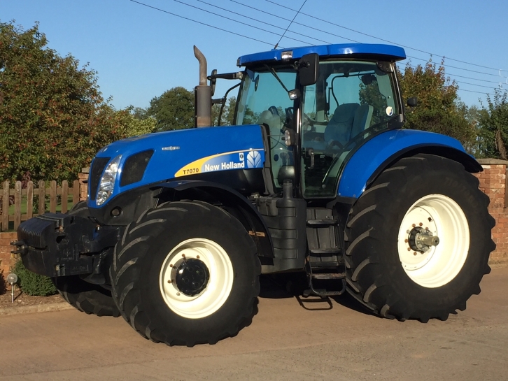 New Holland T7070