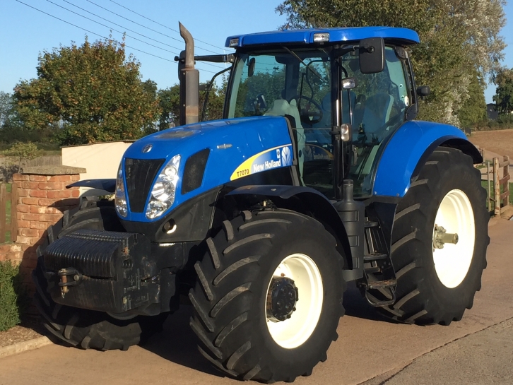 New Holland T7070