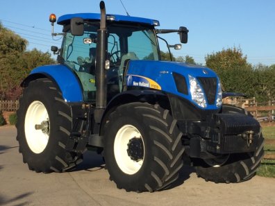 New Holland T7070