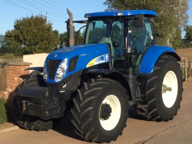 New Holland T7070