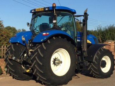 New Holland T7070