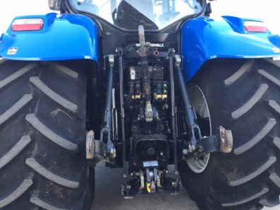New Holland T7070