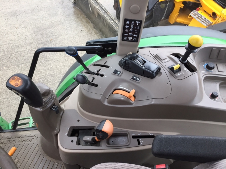 John Deere 5100R