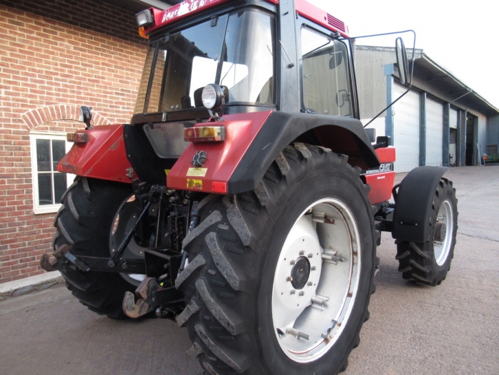 Case 1056XL