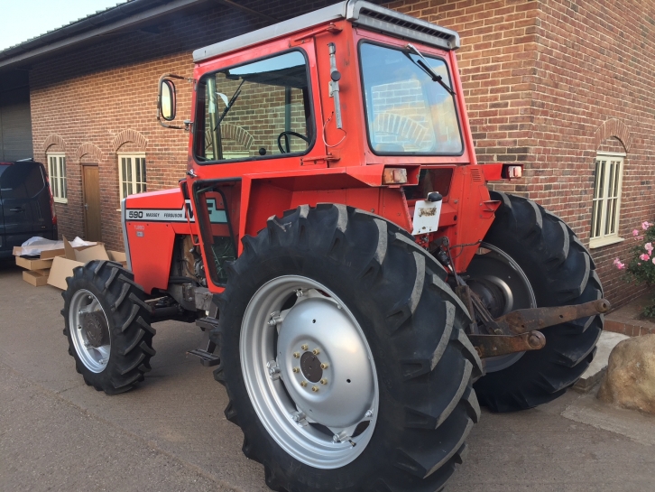Massey Ferguson 590