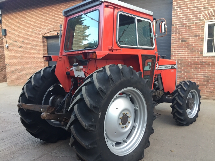 Massey Ferguson 590