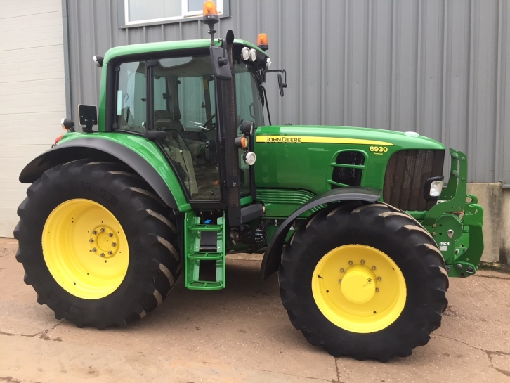 John Deere 6930