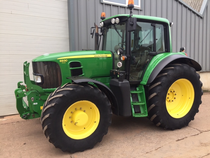 John Deere 6930