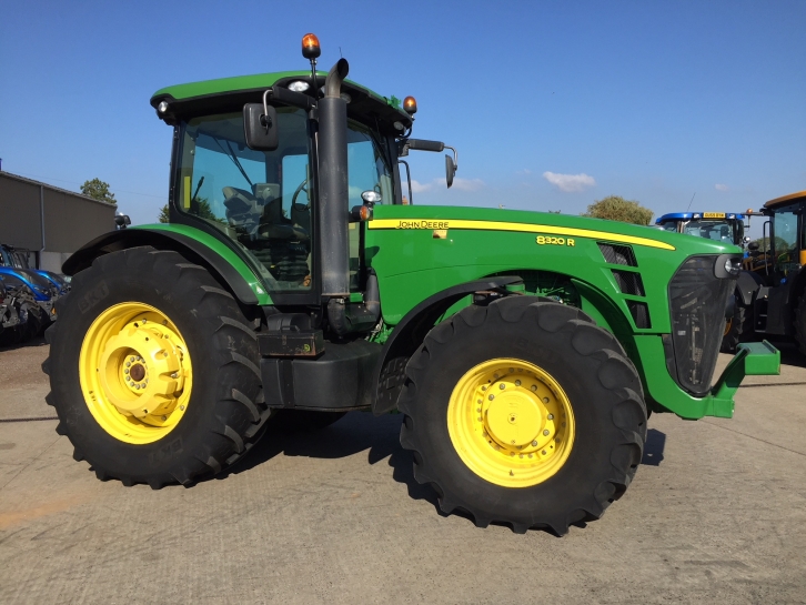 John Deere 8320R