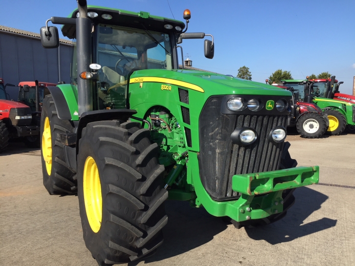 John Deere 8320R