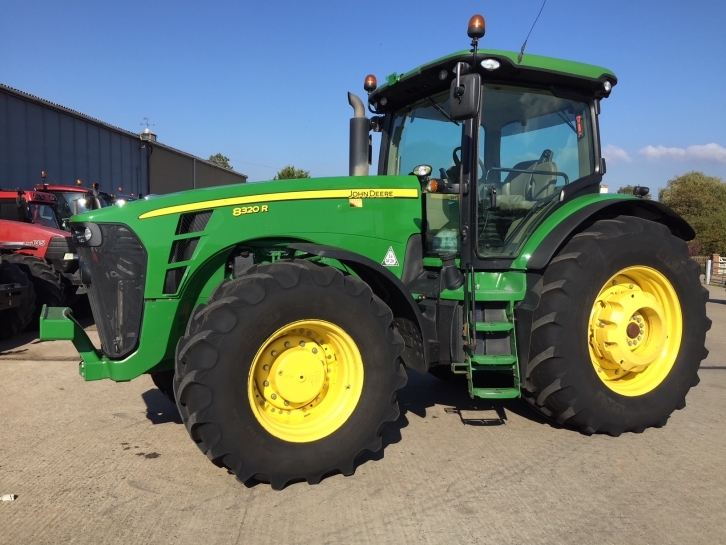 John Deere 8320R