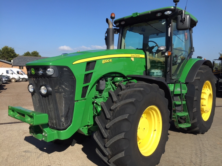 John Deere 8320R