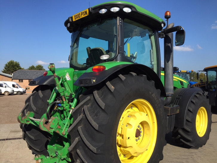 John Deere 8320R
