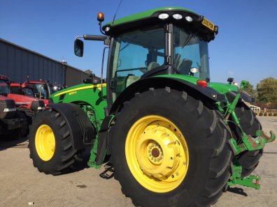 John Deere 8320R