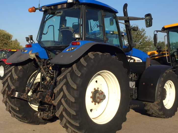 New Holland TM190