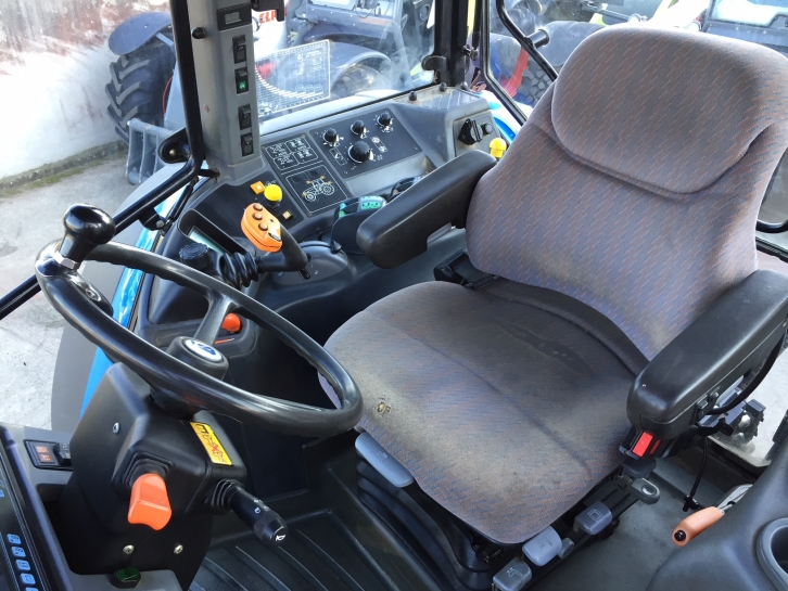 New Holland TM190