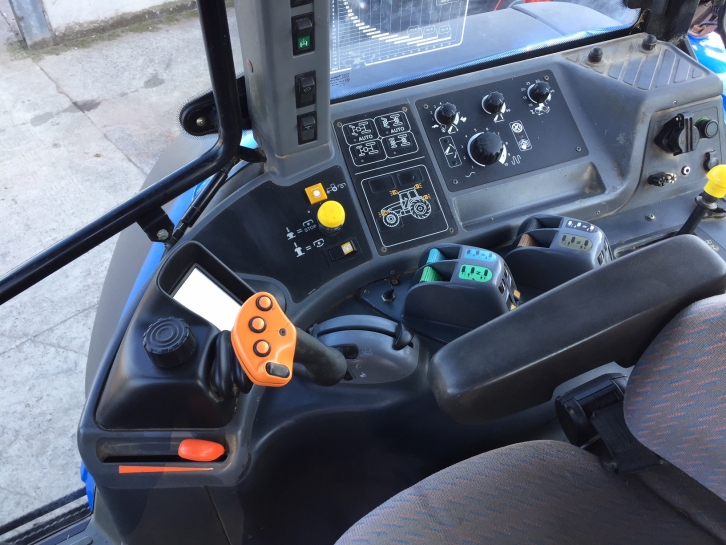 New Holland TM190