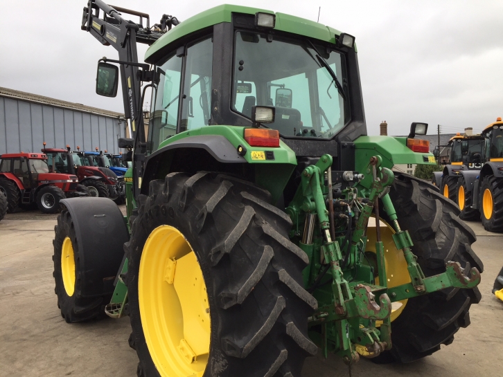 John Deere 6800