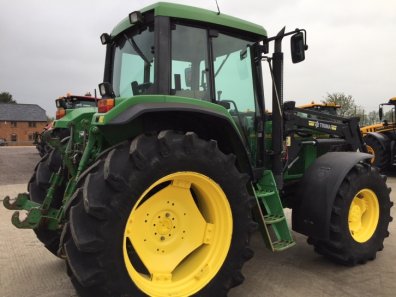 John Deere 6800