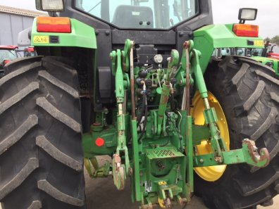 John Deere 6800
