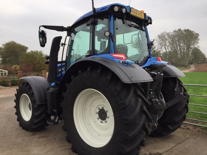 Valtra N174