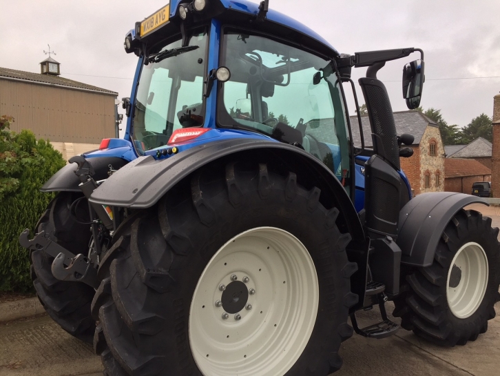 Valtra N174